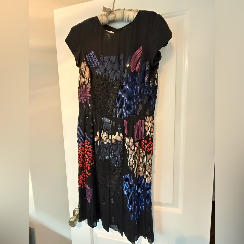 Like New Oscar de la Renta Elegant Black Embroidered Cocktail Dress